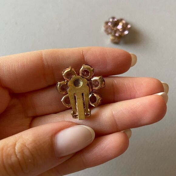 Elegant Pink Floral Earrings M384 - Picture 2 of 3